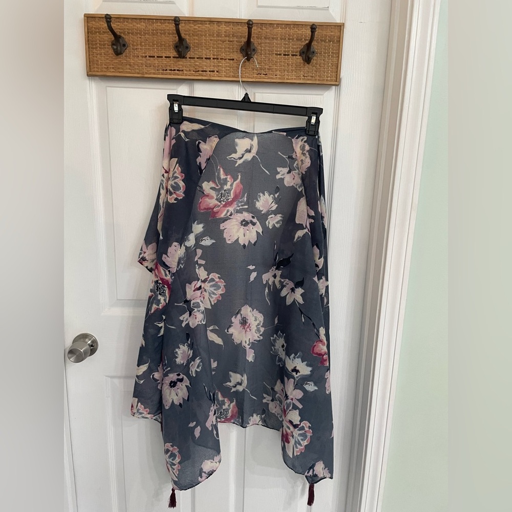 Floral Women's Cape in Pink and Gray